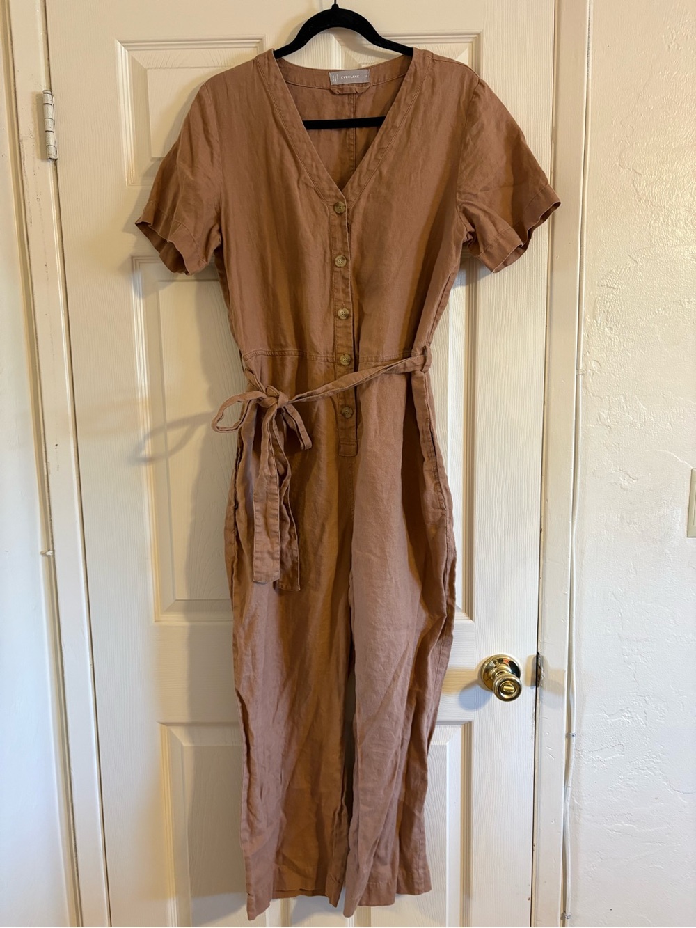 Everlane- Casual V-Neck Belted Jumpsuit in Light Brown